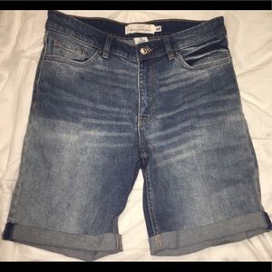 Size 6 💙 H&M L.O.G.G. 💙 Long blue jean shorts